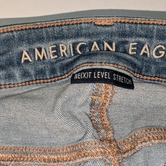 VERY USED AMERICAN EAGLE DISTRESSED LIGHT BLUE REGULAR JEAN SIZE 12 - Picture 4 of 7
